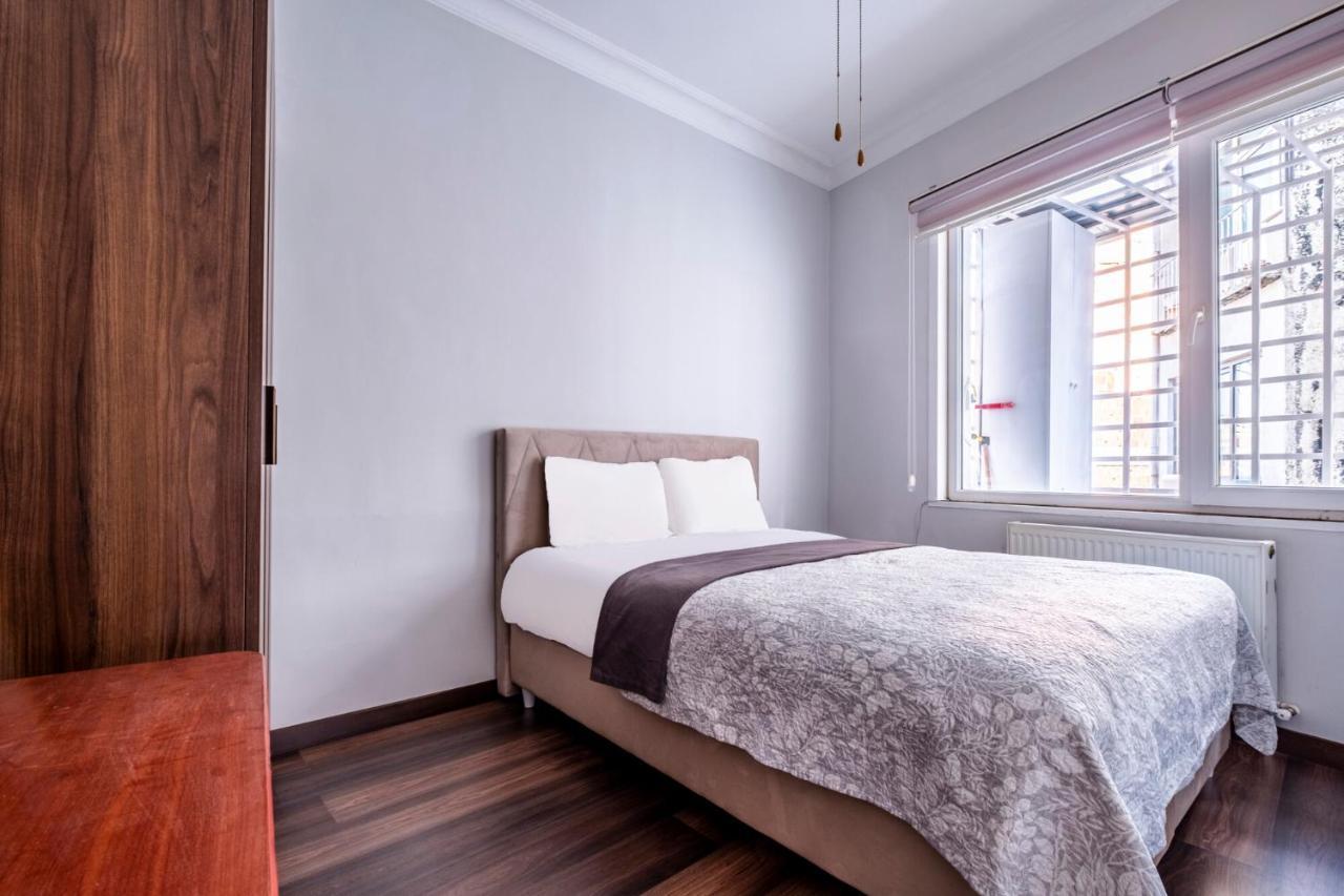 Sleek Flat 50 M To Bull Statue In Kadikoy Appartement Istanboel Buitenkant foto