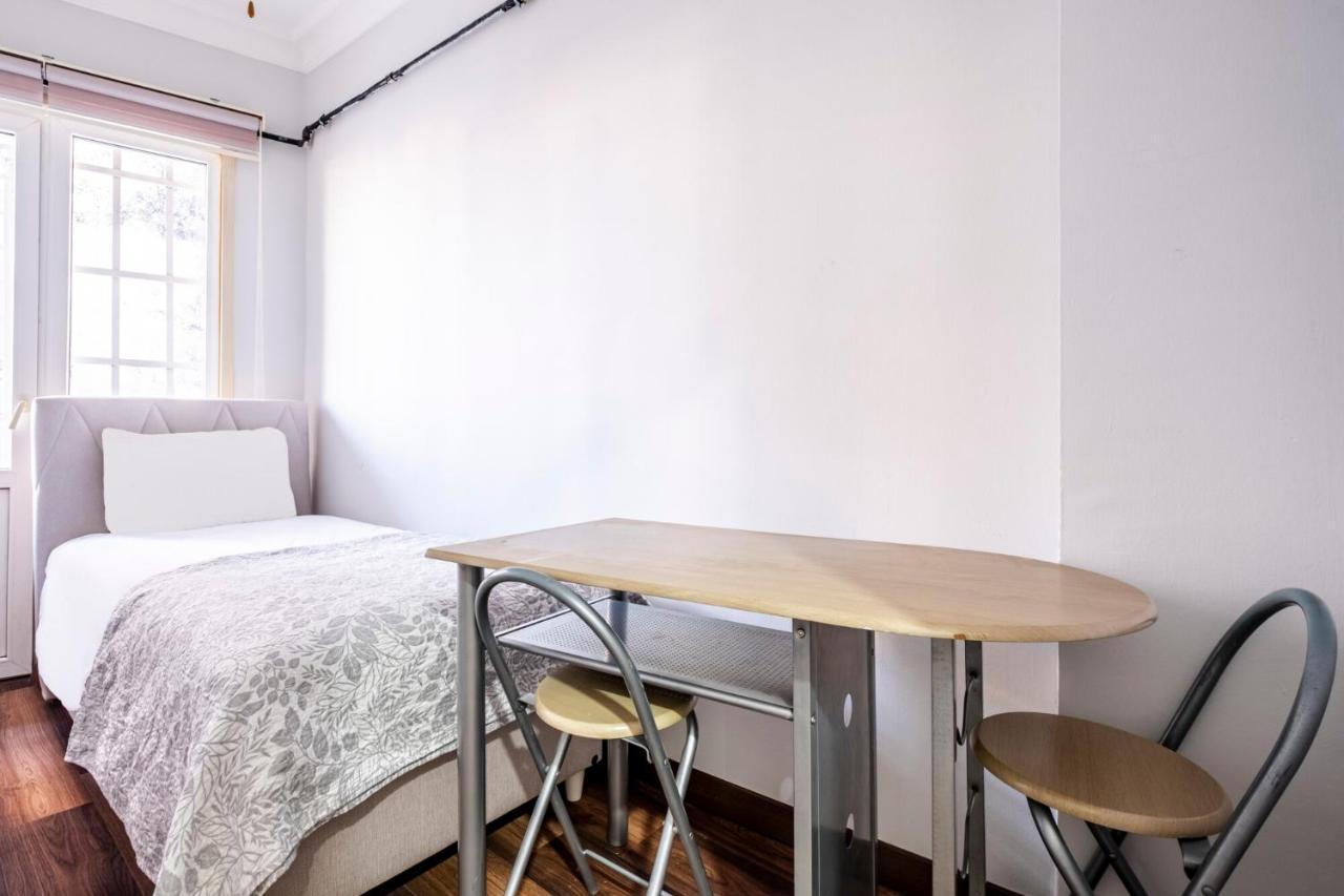 Sleek Flat 50 M To Bull Statue In Kadikoy Appartement Istanboel Buitenkant foto